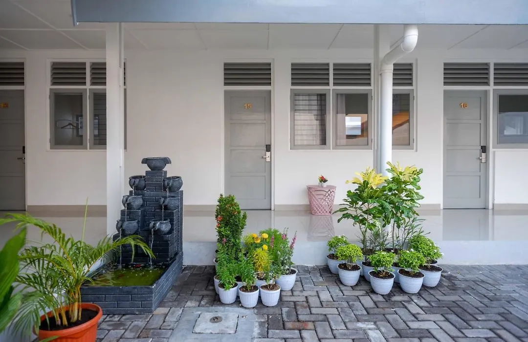 Urbanview Hotel Ms Rooms Inn Simpang Lima-1